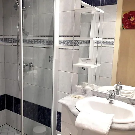 Hotel Chez Francoise 2*