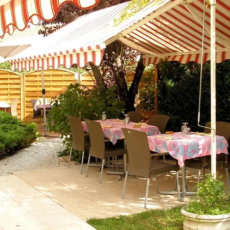 Hotel Chez Francoise 2*